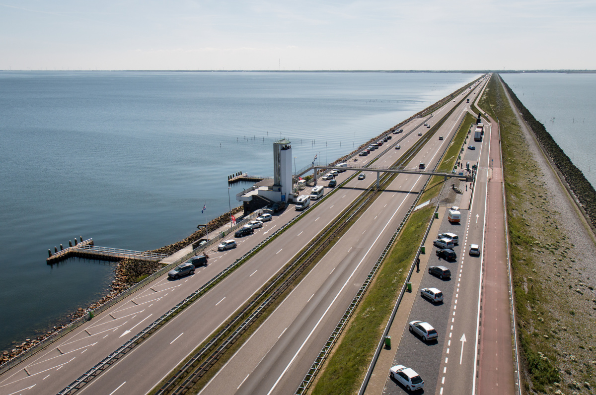Hráz Afsluitdijk zkrotila moře